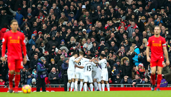 胡桑诺夫拒绝在皇马球衣上签名 因合同规定只能签曼城&国家队球衣