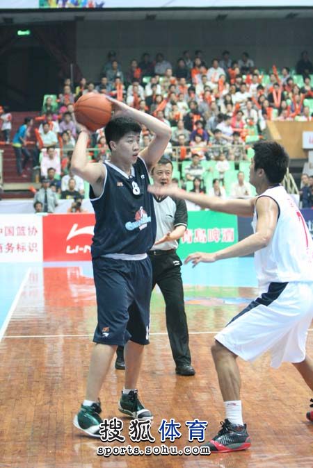 巴萨还是不死心！曝拉波尔塔欲世界杯后请回梅西，为新诺坎普站台