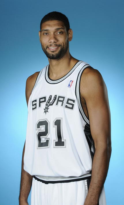 2016年5月：游骑兵球员奥多尔因“甩棒事件”在场上拳击蓝鸟球员包蒂斯塔。