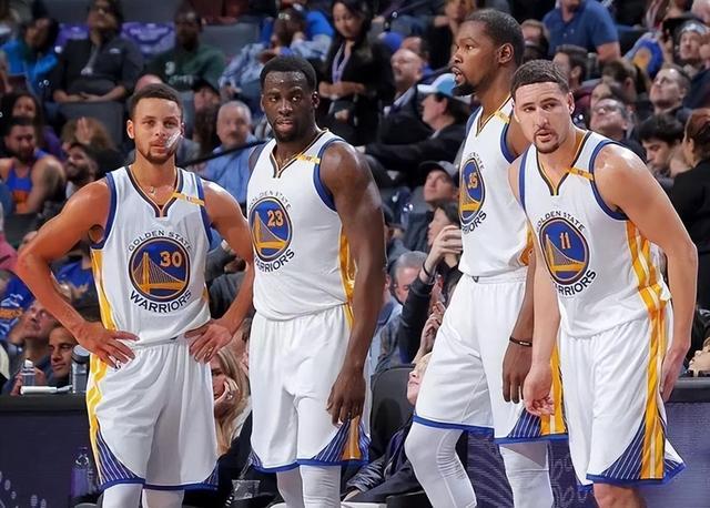 铃木一朗在西雅图主场达成美职 2500 安，全场球迷打出“Ichiro Meter”广告牌