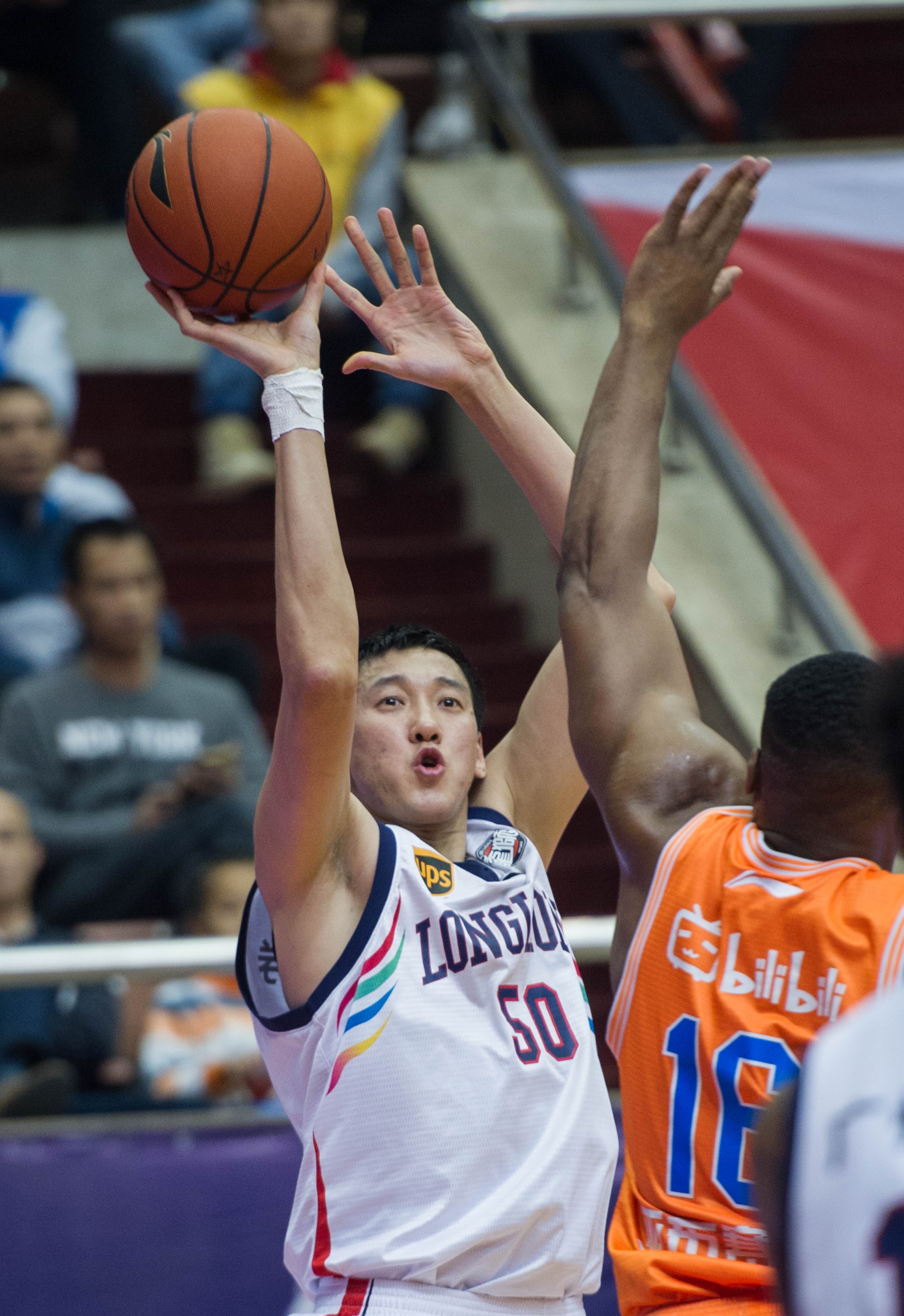 记者：纽卡一开始就计划先报价，曼联则打算先说服谢什科