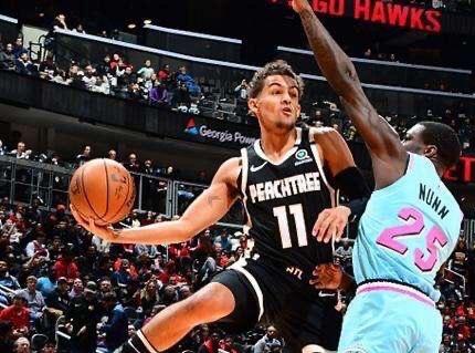 为什么球员达成重大纪录后的庆祝方式往往折射出该队的更衣室文化