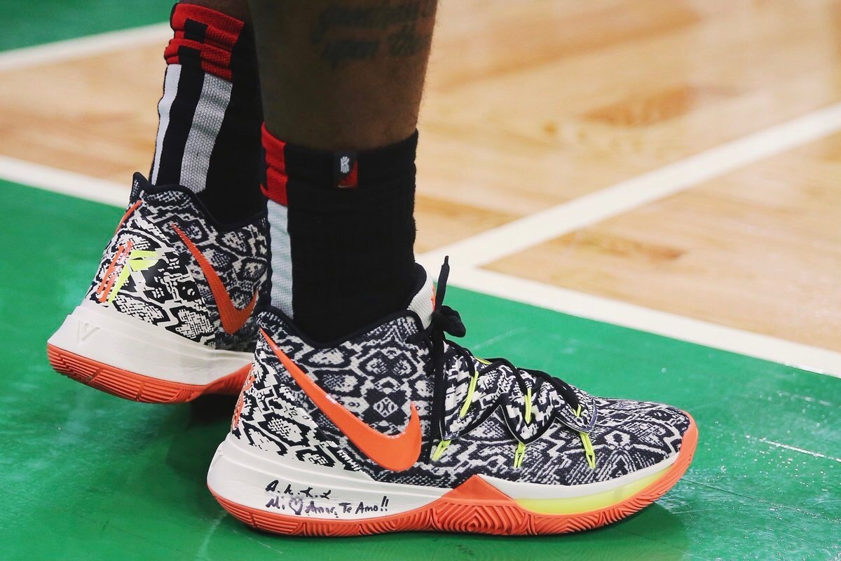 球员合同仅剩18个月！卫报：切尔西酝酿1.35亿镑求购皇马边锋维尼修斯