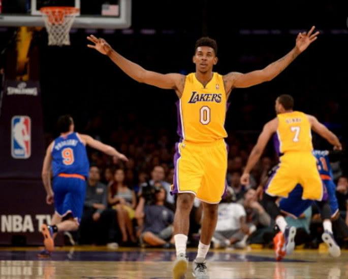 篮球湖人官方更新球员合同细节