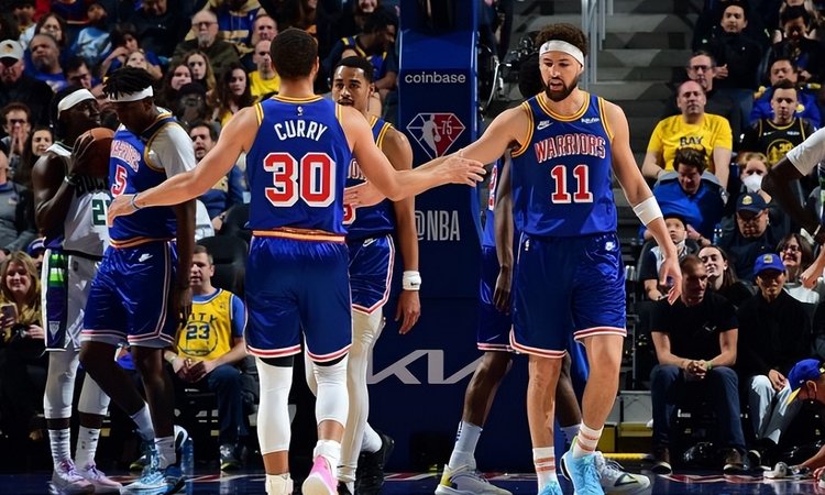 篮球勇士替补球员连续得分上双