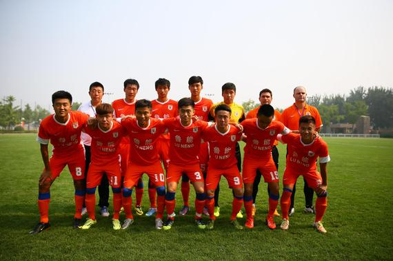 一河南球迷三轮车骑行19天，从郑州前往苏州观看足协杯决赛